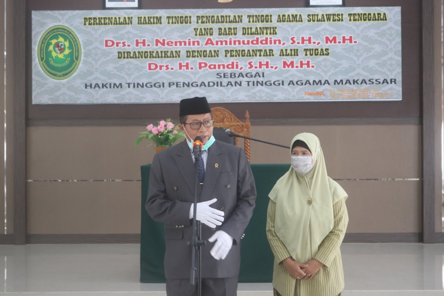 Drs. H. Nemin Aminuddin, S.H., M.H. didampingi bersama istri menyampaikan perkenalannya sebagai hakim tinggi yang baru (01/02/2021)