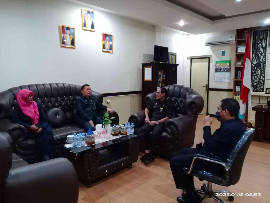 Ketua dan Wakil Ketua PTA Kendari Berkunjung dalam rangka Silaturahmi ke Pengadilan Tinggi Sulawesi Tenggara (18/01/2023)