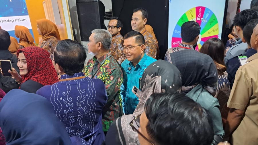 KETUA PTA KENDARI HADIRI PEMBUKAAN PAMERAN KAMPUNG HUKUM