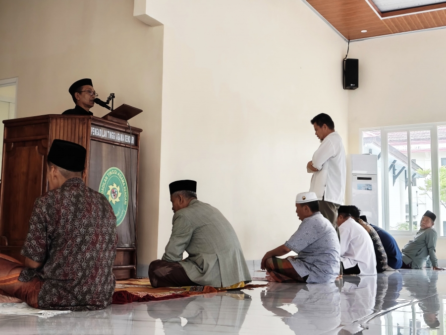 Khutbah Jum&#039;at di Masjid Al Ihsan Pengadilan Tinggi Agama Kendari