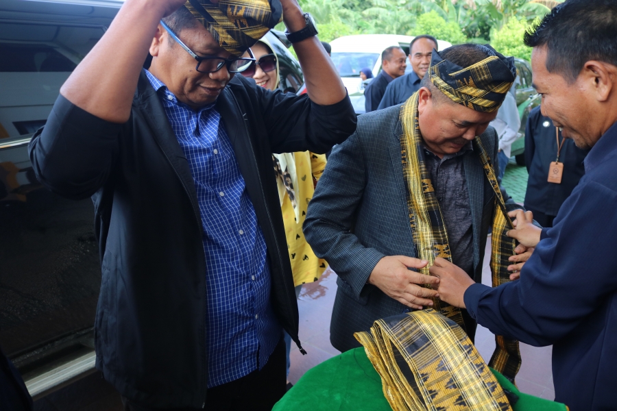 KETUA DAN WAKIL KETUA PTA KENDARI LAKUKAN PEMBINAAN DI RAHA