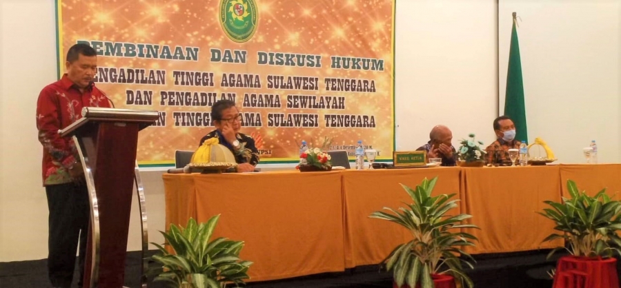 WKPTA Sultra ketika menutup acara Pembinaan dan Diskusi Hukum